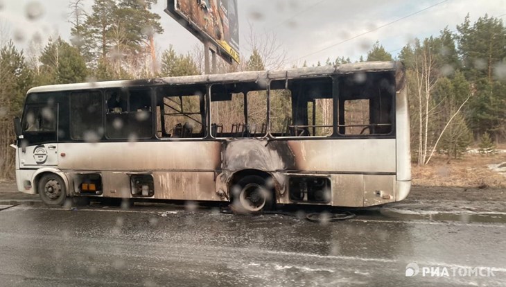 Маршрутный автобус №442 сгорел на Чекистском тракте в Томске