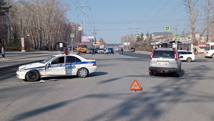 Машина ДПС столкнулась с Nissan в центре Томска во время погони