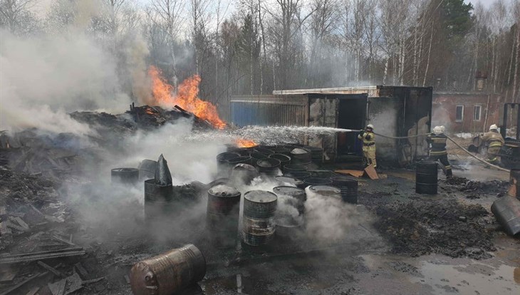 Пожар произошел на складе предприятия по переработке отходов в Томске