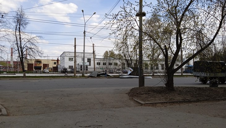 Слетевшая крыша остановила движение трамваев на Кирова в Томске