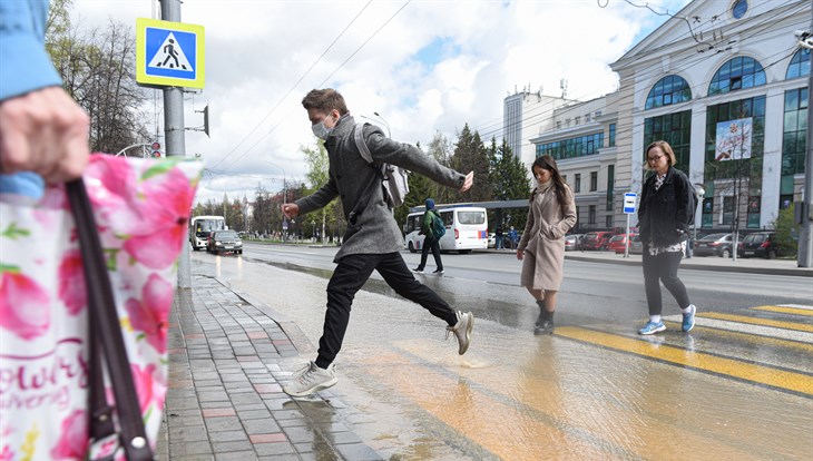 Горячая вода течет по центральному проспекту Томска