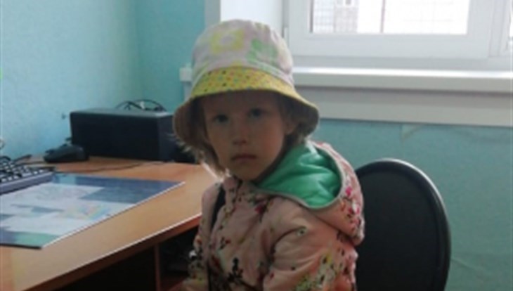 Томская полиция ищет родителей маленькой девочки