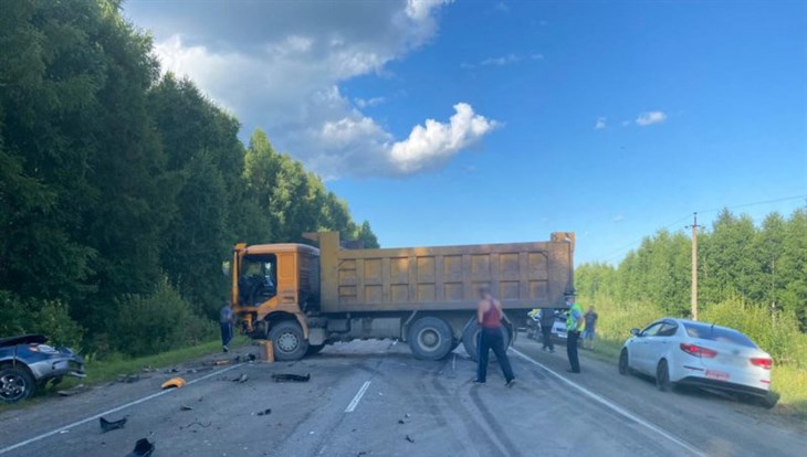 Водитель иномарки погиб в ДТП на трассе под Томском, проезд затруднен