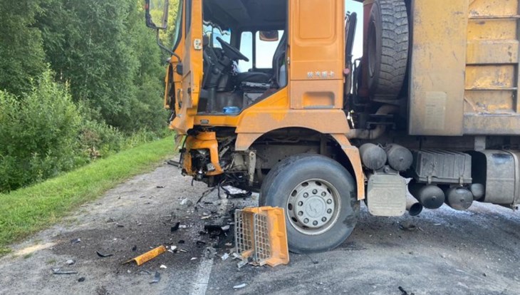 Водитель иномарки погиб в ДТП на трассе под Томском, проезд затруднен