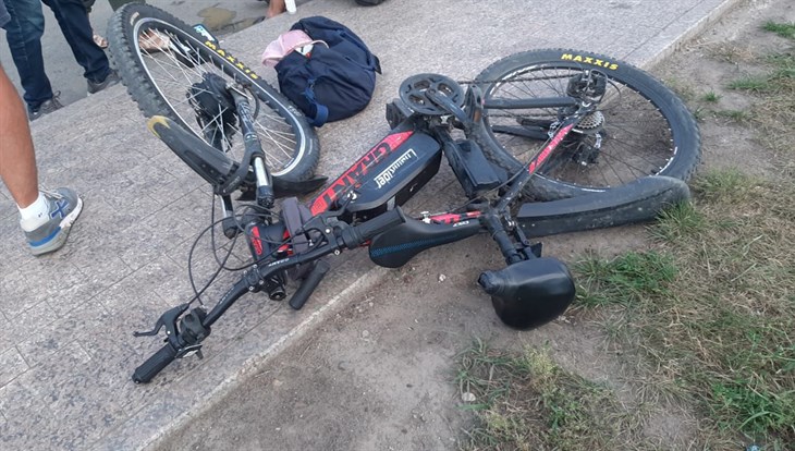 Велосипедист с ребенком попали под колеса иномарки в Томске