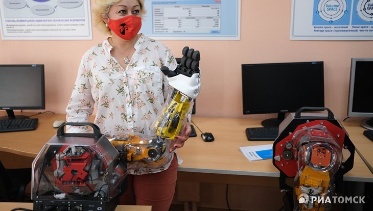 ТУСУР закупил 6 роботизированных рук-манипуляторов для студентов