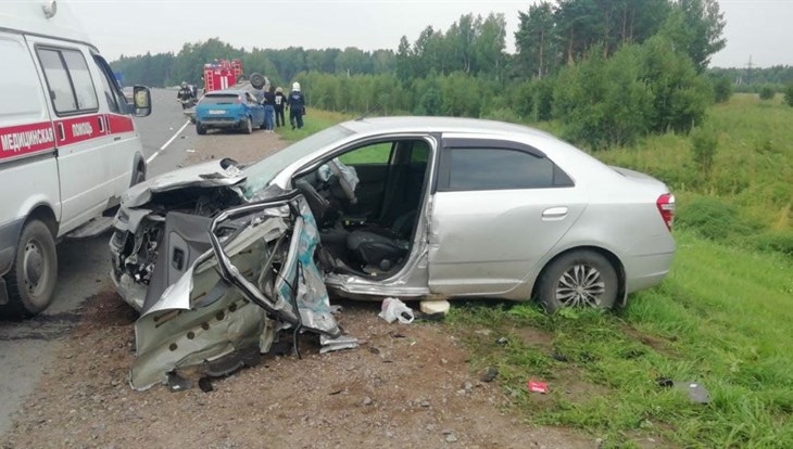 Три машины столкнулись на трассе под Томском, пострадали 3 водителя
