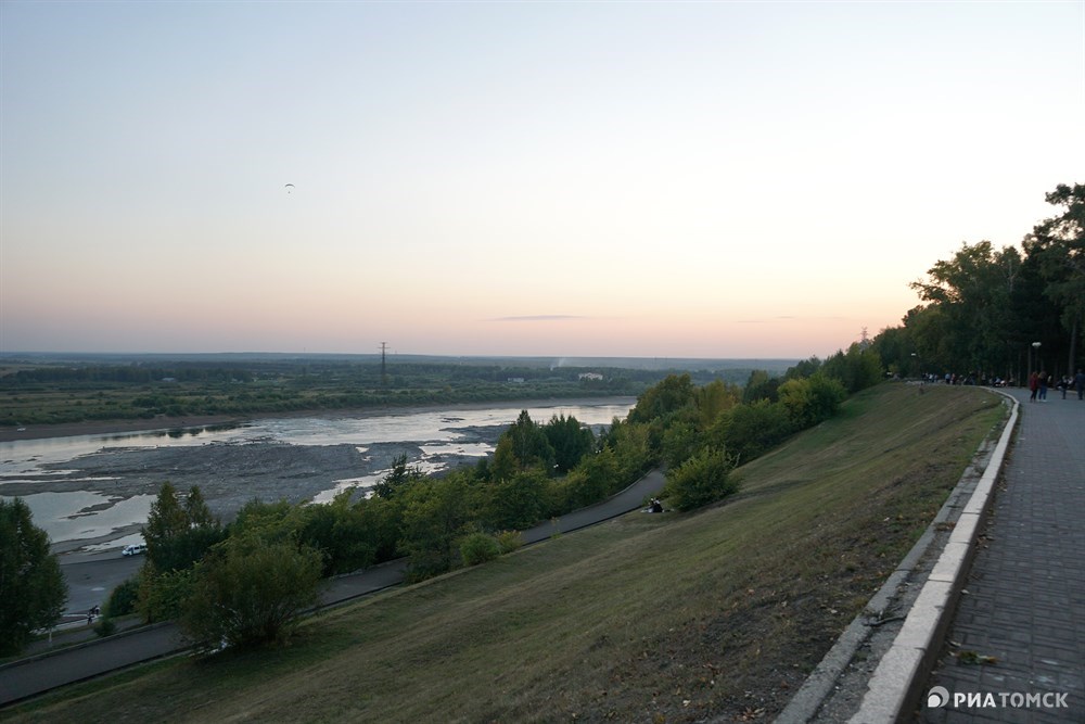 Томь в реальном времени. Река Томь в Томске. Река Томь обмелела. Фото реки Томь в Томске в районе лагерного сада. Река Томь в70 годы Томск.