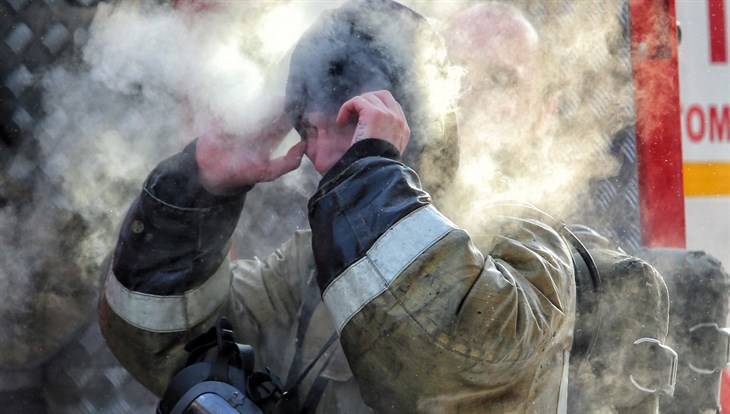 Пожарные спасли 5 человек при пожаре в квартире на Иркутском в Томске