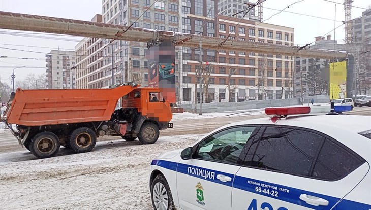 Женщину сбил камаз воронеж