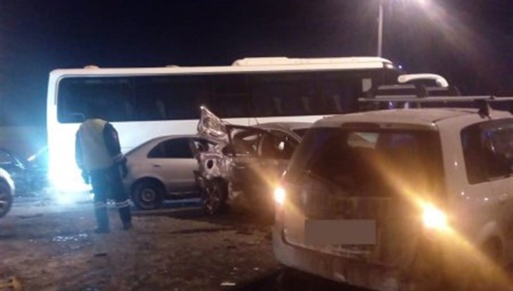 Трое доставлены в больницу после ДТП с автобусом и 4 авто в Томске