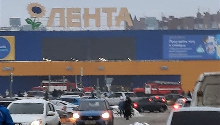 Очевидец: людей эвакуируют из ТЦ Лента на Пушкина в Томске