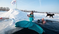 Карнавал на Боярском: томские моржи отметили Новый год