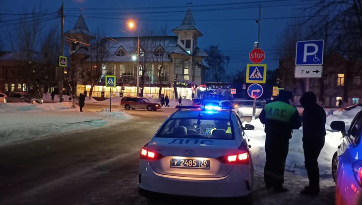 Nissan сбил девочку, переходившую дорогу на зеленый свет в Томске