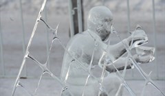 Рыбаки тоже плачут: как потепление поправило ледяные фигуры в Томске
