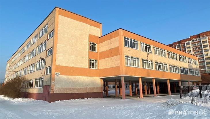 Мэрия Томска: 8-классник выпал из окна 4 этажа школы №40 на перемене