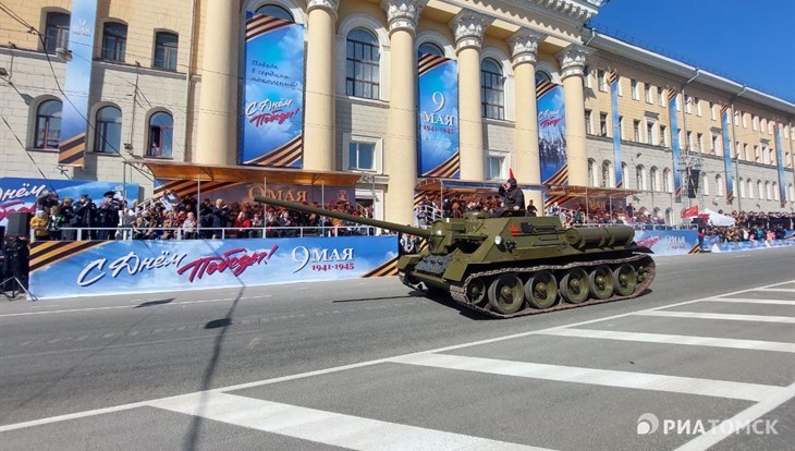 Техника времен Великой Отечественной прошла по центру Томска 9 Мая