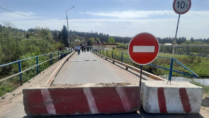 Власти открыли резервный мост для легковушек в томском Заварзине