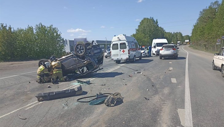 Два человека пострадали в массовом ДТП у Коммунального моста в Томске