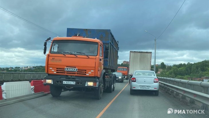 Власти Томска будут следить,чтобы грузовики по мосту ездили лишь ночью