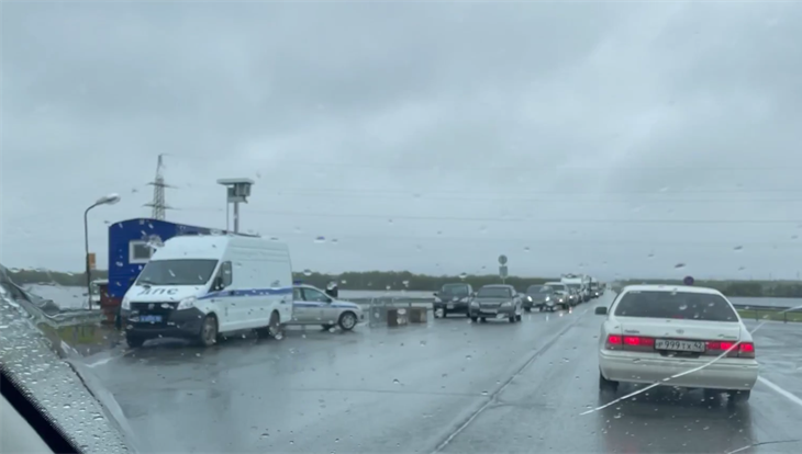 Стрежевчане жалуются на пробки на въезде в ХМАО из-за проверок полиции