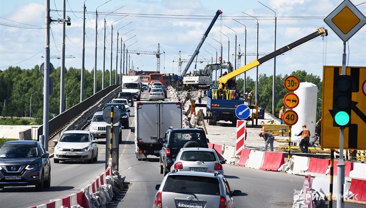 Власти Томска осенью продолжат эксперименты со схемой проезда по мосту