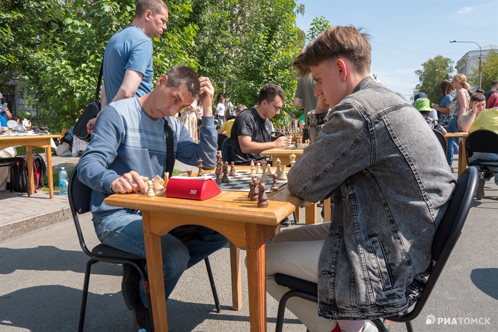 Тут же прошли турниры по шахматам – детский и взрослый. За свободными столами можно было и просто поиграть в свое удовольствие.