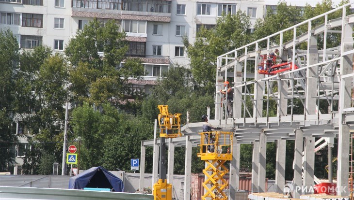 Строители начали установку стен Ленты на Елизаровых в Томске