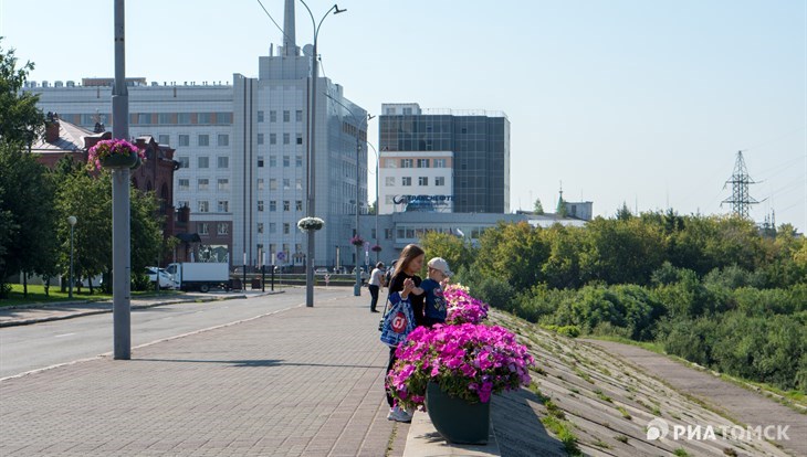 Жаркая, но ветреная погода ожидается в Томске в среду