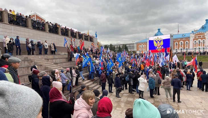 Более 2тыс человек вышли в Томске на митинг за включение в РФ Донбасса