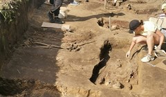 Археологи ТГУ нашли золотую серьгу на древнем могильнике под Омском