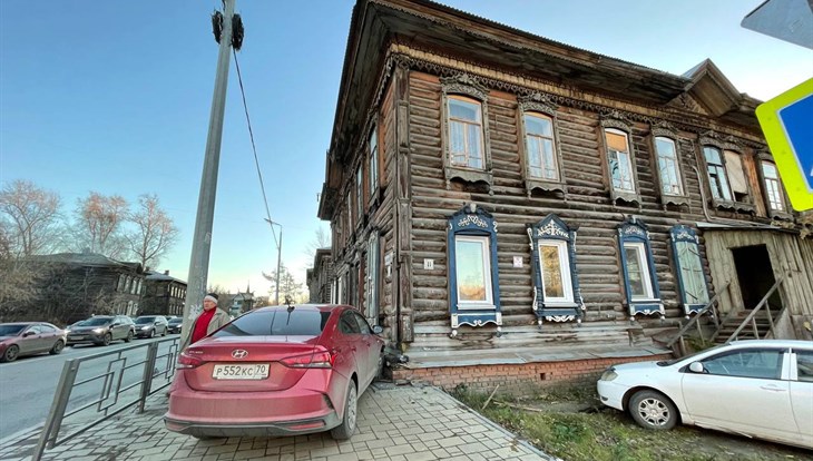 Автомобиль въехал в еще один дом из списка 701 в Томске