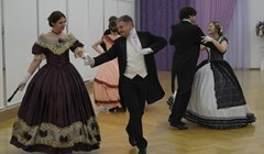 Как в XIX веке: бал для ценителей старинных танцев прошел в Томске