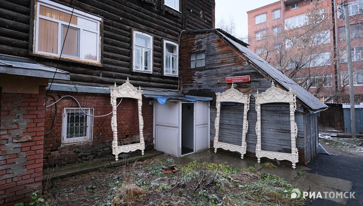 Томичи восстановят еще 10 наличников дома на улице Никитина в 2023г