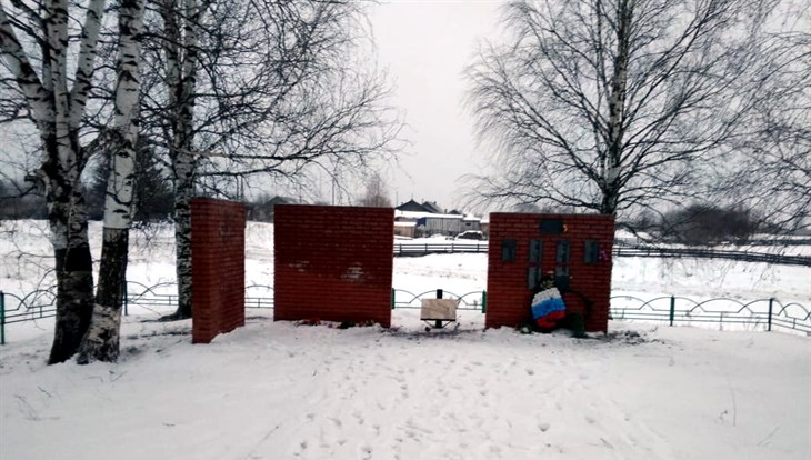 Вандалы повредили еще несколько памятных плит томским полякам