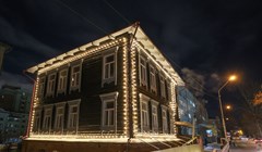 Инвестор украсил Дом за рубль на Савиных, 10а в Томске иллюминацией