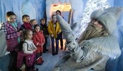 Борода-то не из ваты: как томичи встречали поезд Деда Мороза