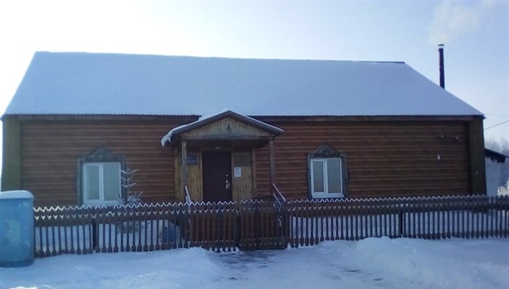 Клуб с комнатой-музеем Смоктуновского сгорел в томском селе в среду