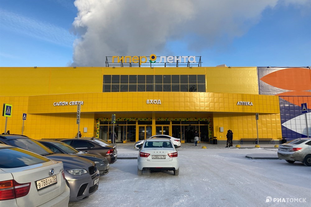 Гипермаркет Лента на Елизаровых в Томске открылся в пятницу после реконструкции, которая стала необходима из-за пожара, произошедшего в декабре 2021 года. Как выглядит новый старый гипермаркет – на фото РИА Томск.