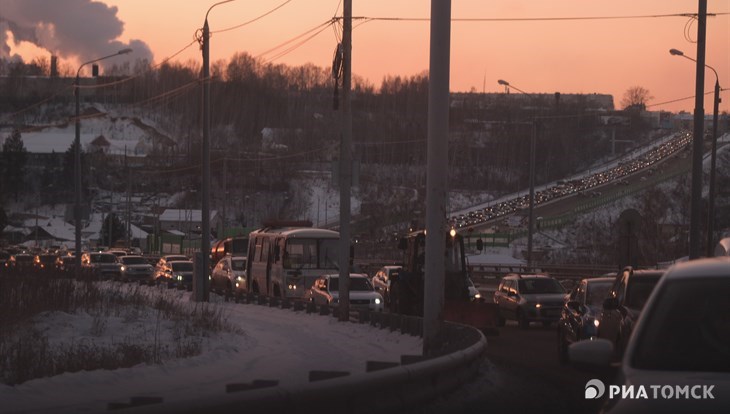 Пробки в 9 баллов парализовали движение в Томске в пятницу вечером