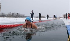 Так холодно, что жарко: фото с фестиваля зимнего плавания под Томском