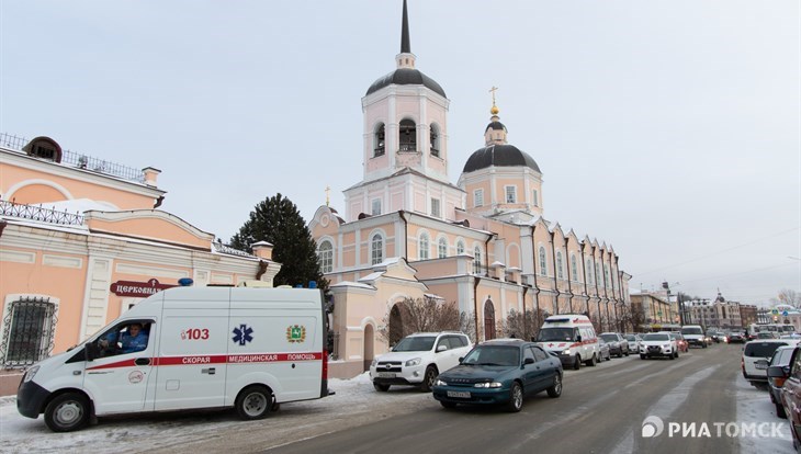 Несколько сотен томичей пришли проститься с погибшими в ДТП медиками