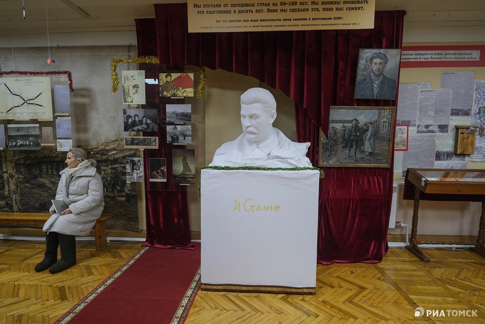 Самый известный ссыльный – Сталин – прожил в Нарыме в 1912 году всего 38 дней, а потом сбежал.
