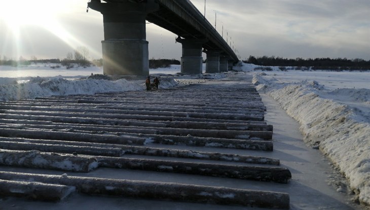 МЧС:заминка с ледовой дорогой у моста грозит подтоплением Черной Речки
