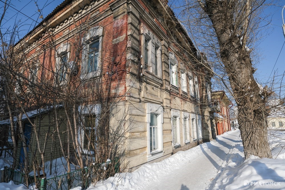 Стоит здание в самом начале Татарской слободы с 1910 года.