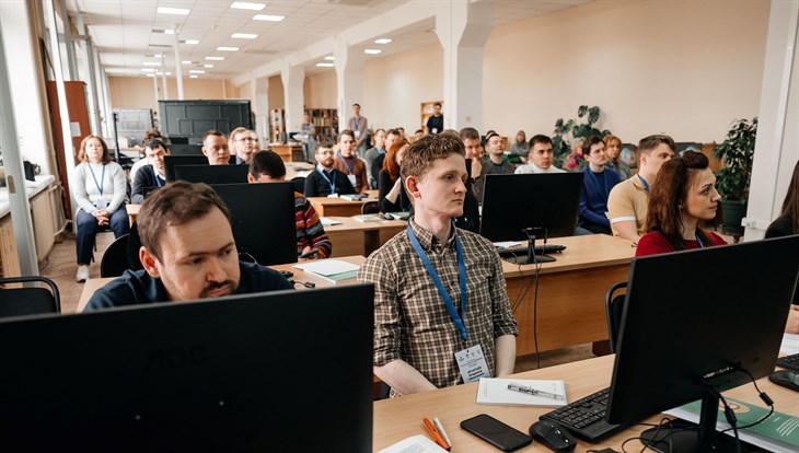 Сто атомщиков изучают в ПИШ Томского политеха коды нового поколения