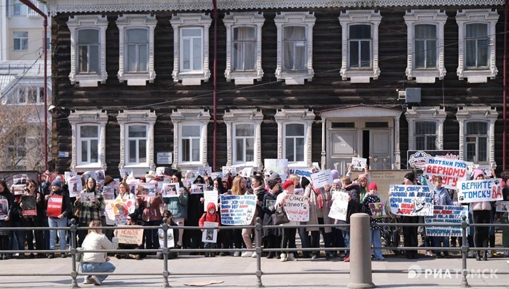 Более 200 томичей приняли участие в пикете в поддержку Верного друга