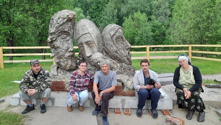 Памятник раскулаченным Семейная беда установлен в томской Палочке