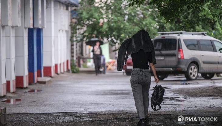 Сильный ветер, дождь и грозы ожидаются в Томске в понедельник