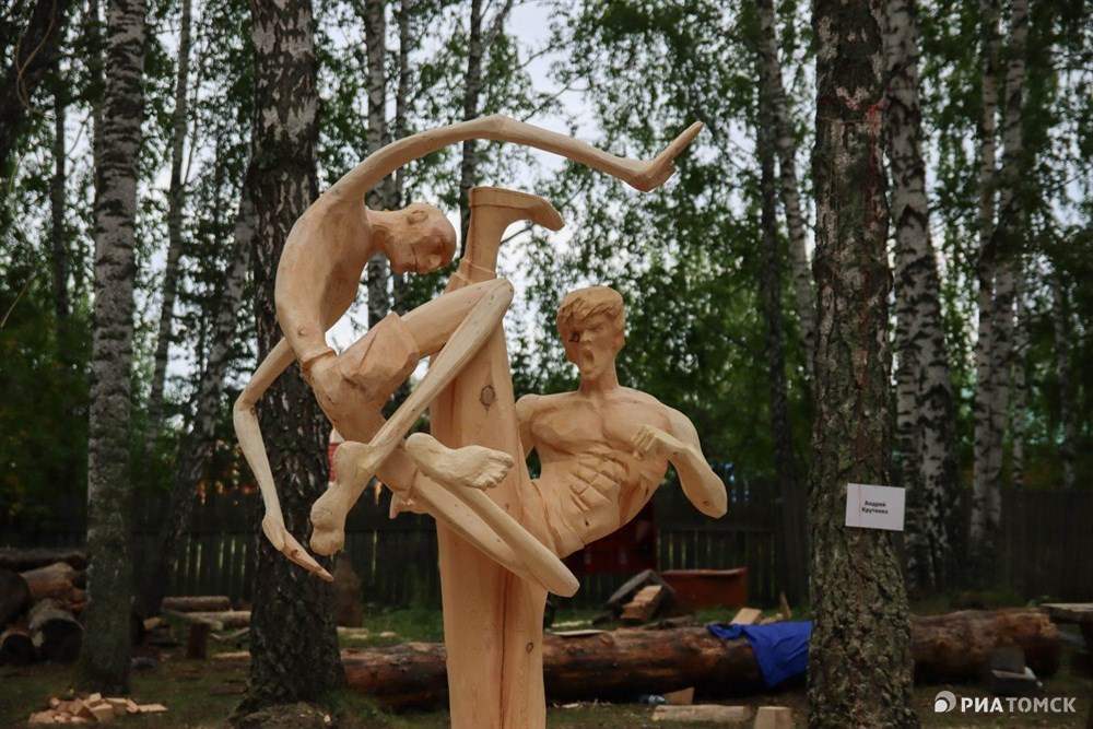 Скульптура Владимира и Екатерины Барсуковых из Хабаровского края